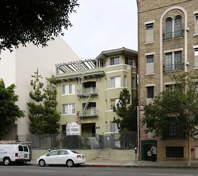 615 S Virgil Ave — Photo 1