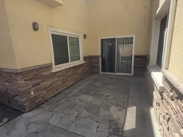 courtyard on side of house