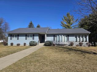 902 Woodland Rd, Cresco, IA 52136