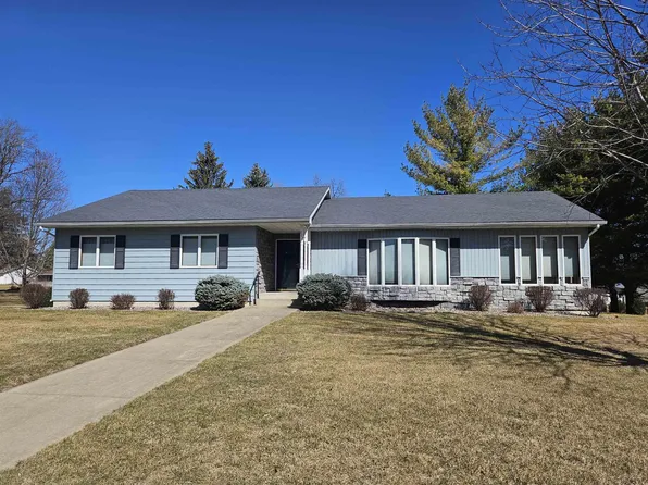 902 Woodland Rd, Cresco, IA 52136