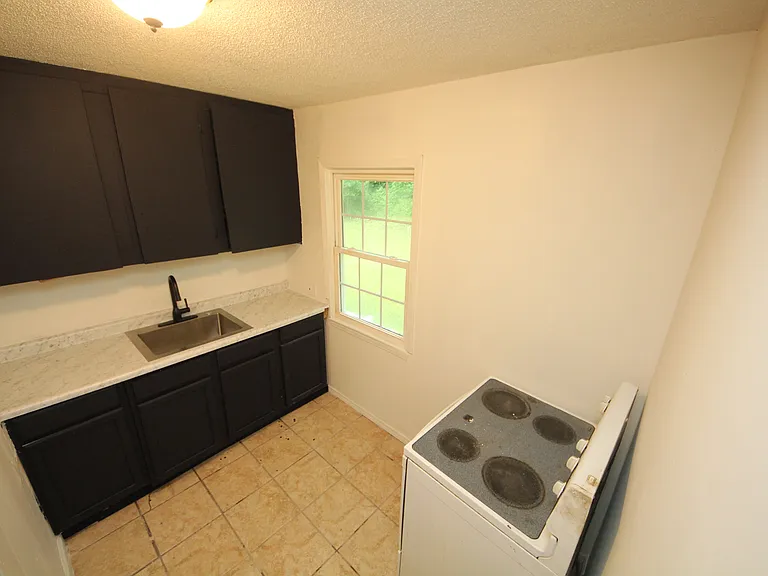 1200 N 50th Ter — Photo 2