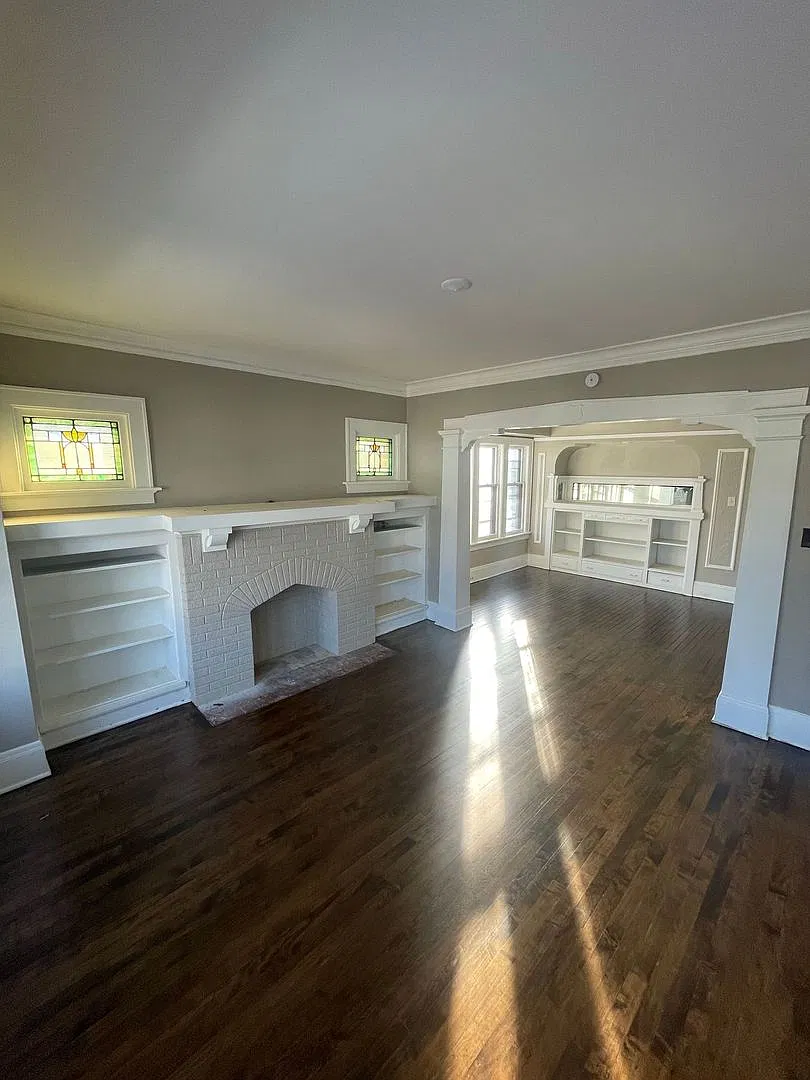 2419-2421 W Keefe Ave. (Duplex) — Photo 2