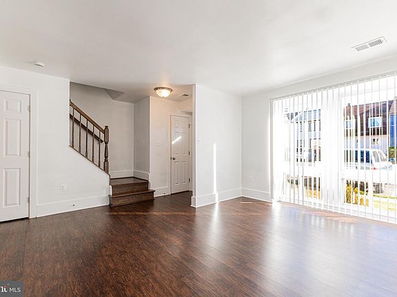 5th image of 1024 Queens Ct