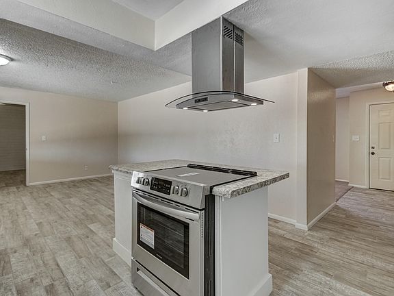 3rd image of 1225 E Barcelona Ave