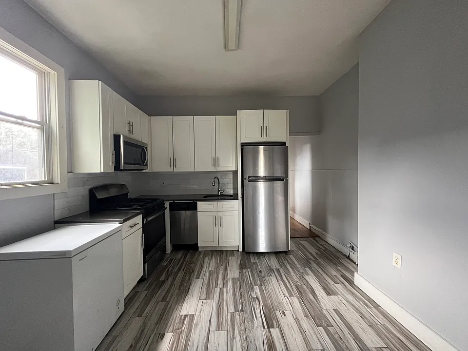 164 Delaware Ave #3R