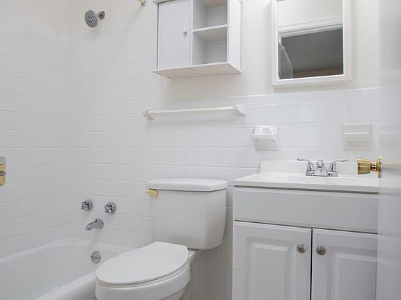 2nd image of 1648 Alexandria Dr #2