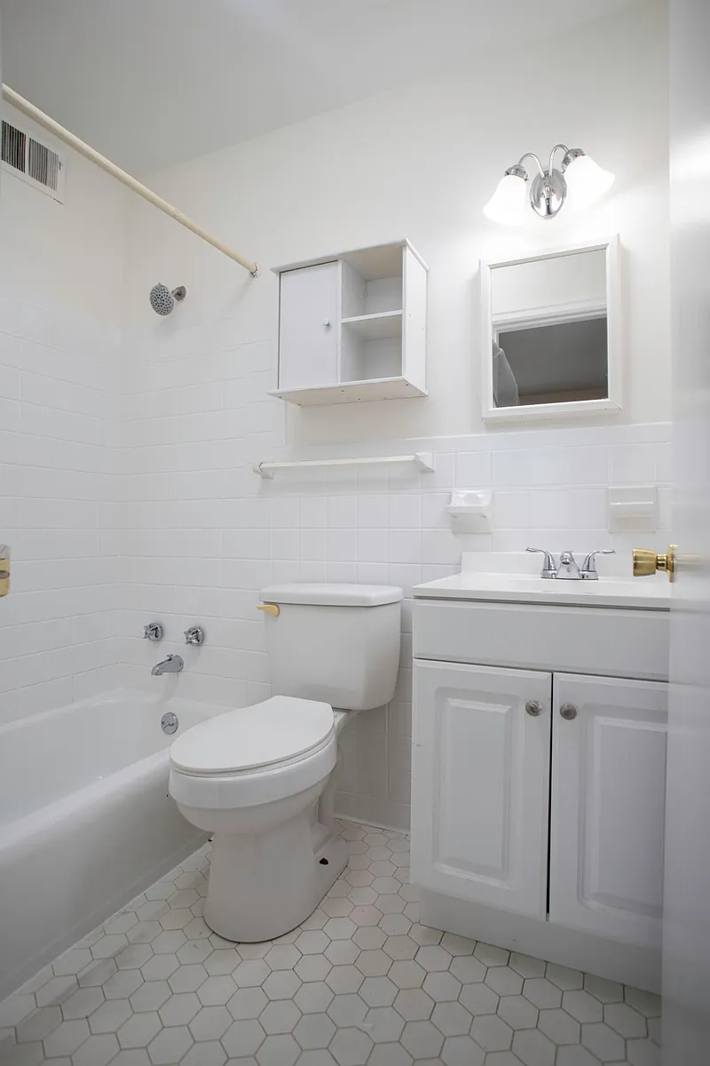 Building Photo - 1648 Alexandria Dr #2