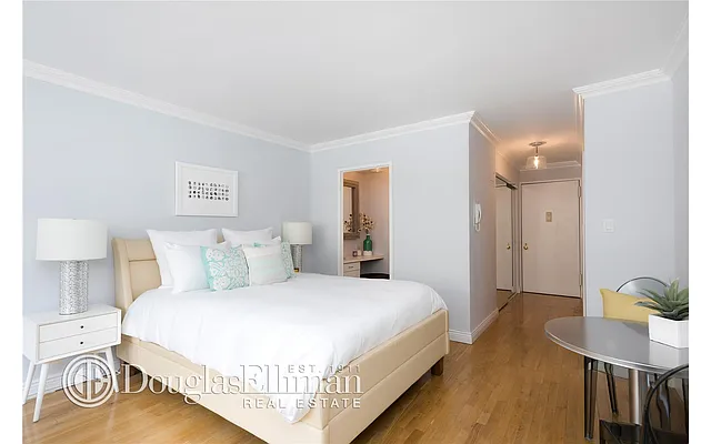 Sold by Douglas Elliman | media 10