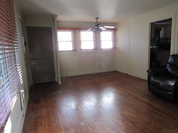 5th image of 619 W 1st St