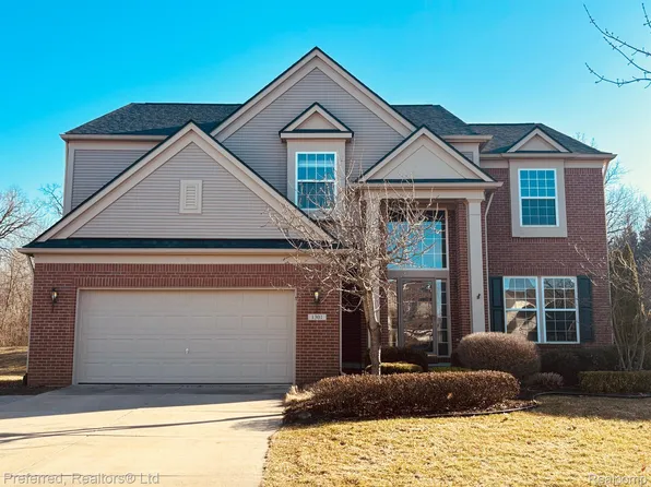 1301 Callaway Ct, Howell, MI 48843