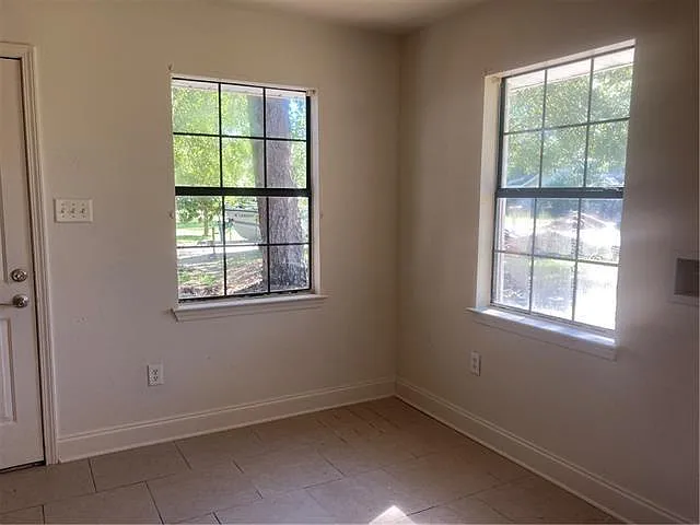 2864 Slidell Ave — Photo 6