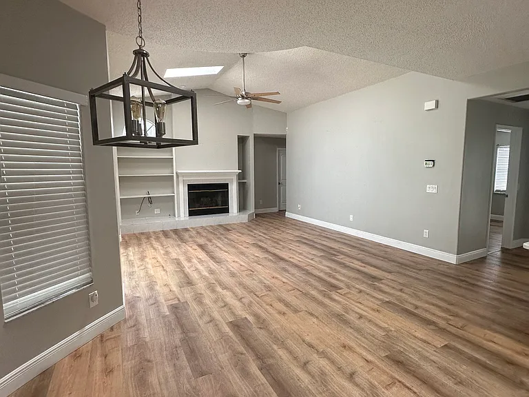 4624 Basswood St — Photo 19