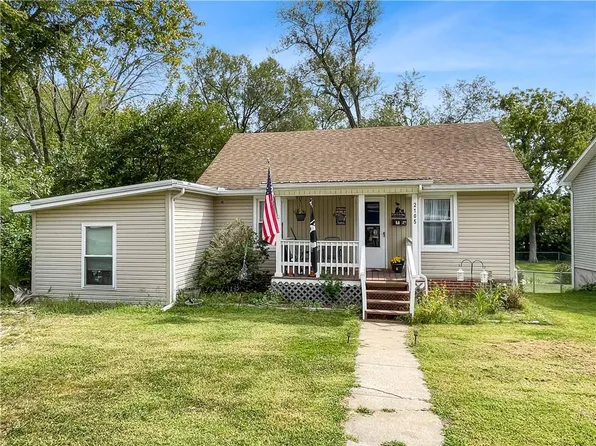 2105 Lipper Ave, Higginsville, MO 64037