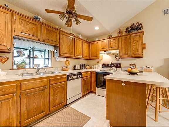 5th image of 1105 Parkwood Pl