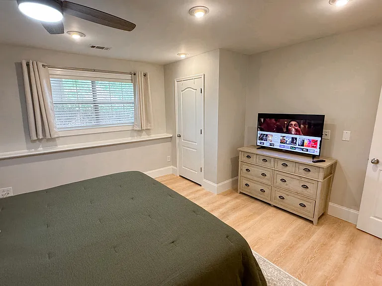Lenox Park Dr — Photo 21