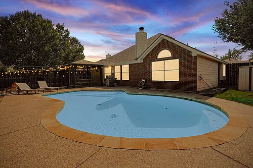 2402 Blue Holly Dr Photo 1