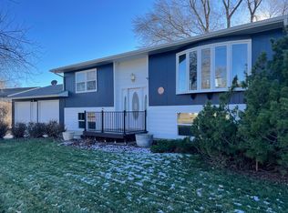 711 Bridgeview Ave, Pierre, SD 57501