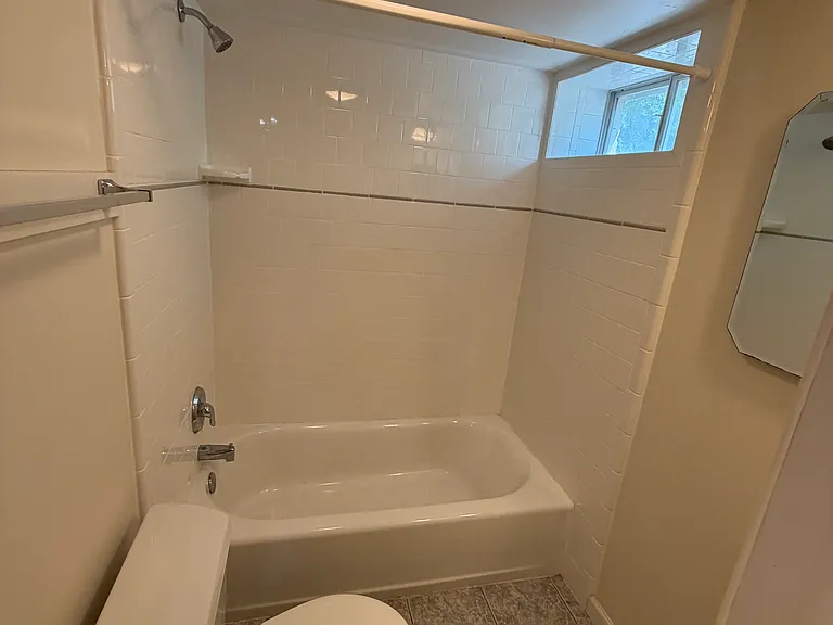 139 Leslie St — Photo 19