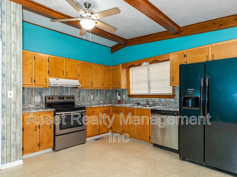 630 Colonial Dr — Photo 34