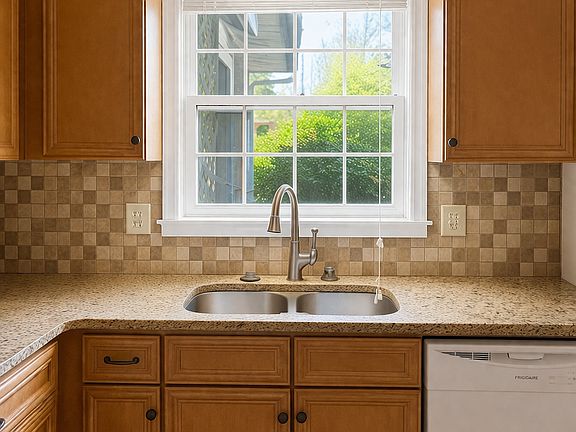 3rd image of 817 Annlau Ave SE