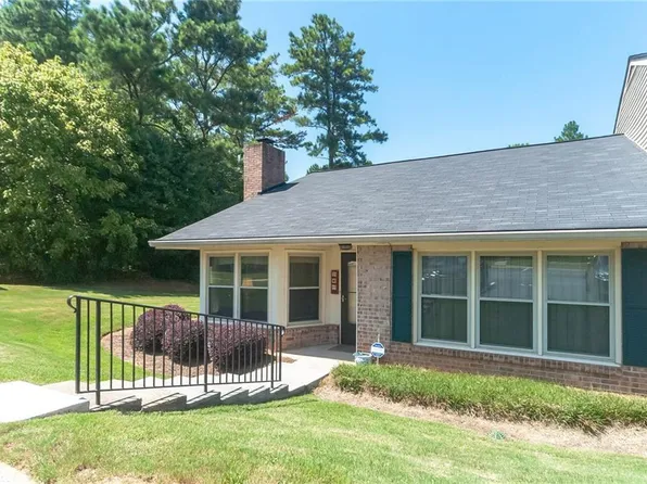 710 Longleaf Dr, Lawrenceville, GA 30046