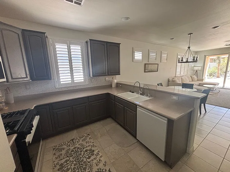 11083 Port Royale Ct — Photo 14