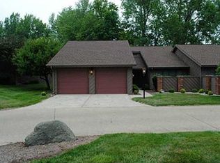 424 Peninsula Dr, Shelbyville, IN 46176