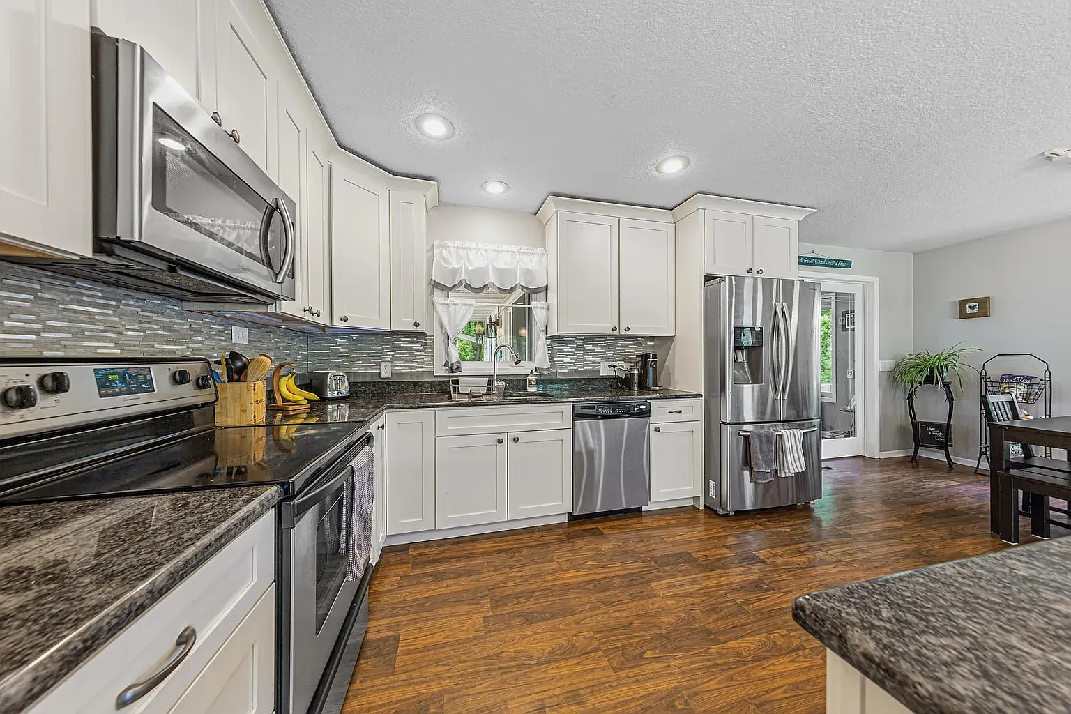 4 bed, 2612 sqft, $2,900 — Photo 1