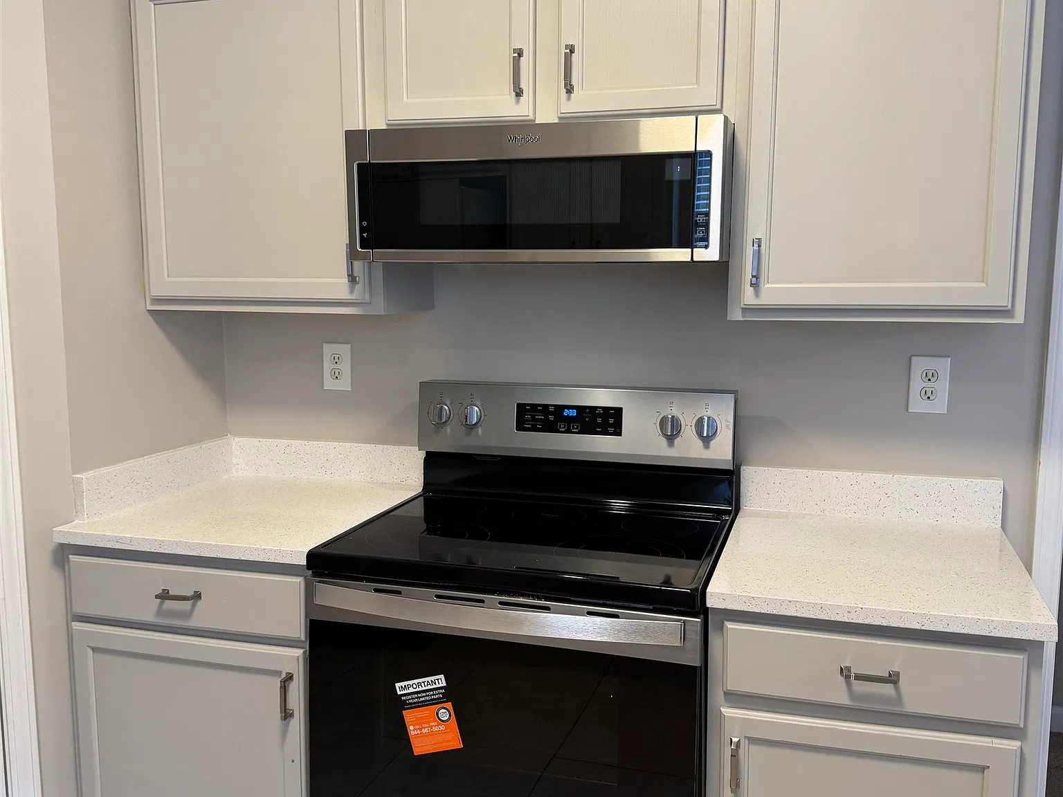 3 bed, 2.0 bath, 1374 sqft, $2,300 — Photo 3