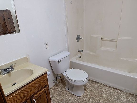 3rd image of 15 Grant St