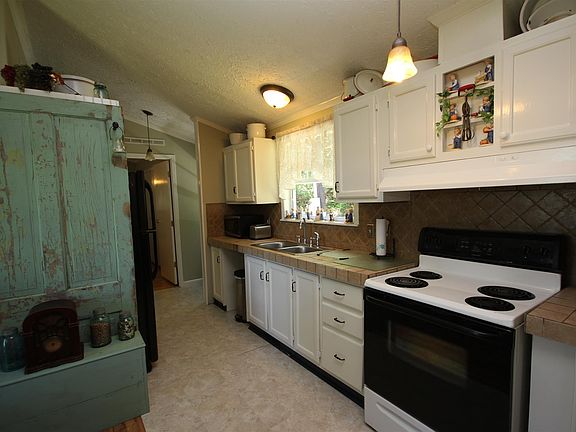 4th image of 95 Morgan Ave
