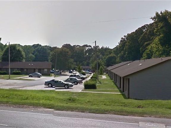 3rd image of 100 Northwood Dr
