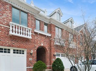 299 Arbor Glen Blvd, Schaumburg, IL 60195