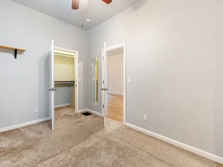 primary bedroom-closet