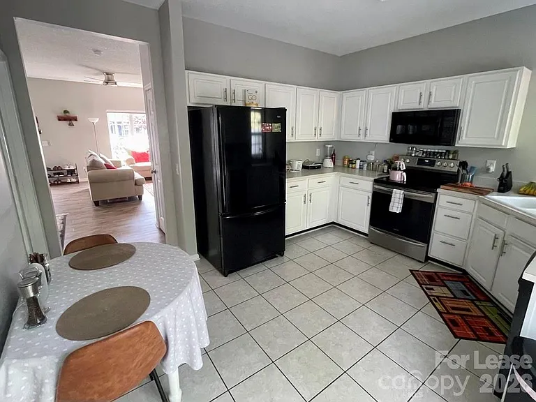 8049 Stoneham Ct — Photo 8