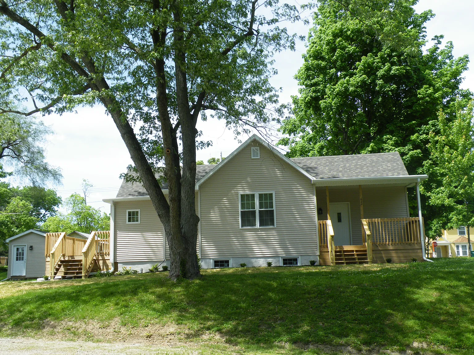 620 12th St photo 1