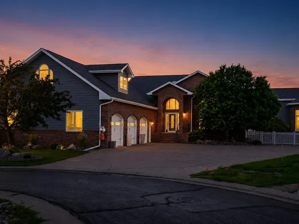 1916 Harding Pl, Bismarck, ND 58501