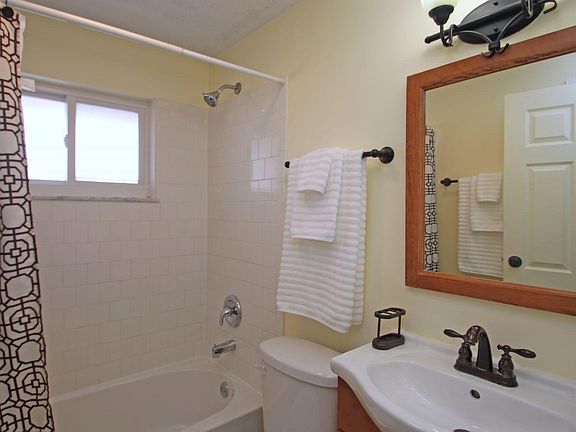 4th image of 2751 Latonia Ave
