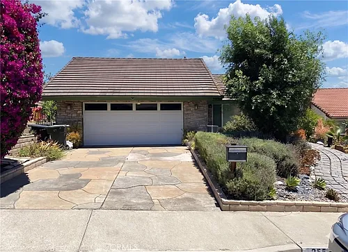 25522 Mackenzie St Photo 1