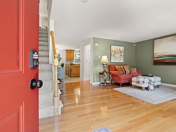 3rd image of 2 Maura Cir