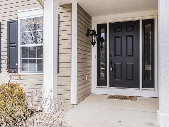 3rd image of 1004 Butterfield Cir E