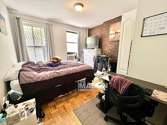 2nd image of 333 W 43rd St #3S