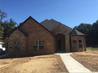 1516 Sea Breeze Ln, Azle, TX 76020