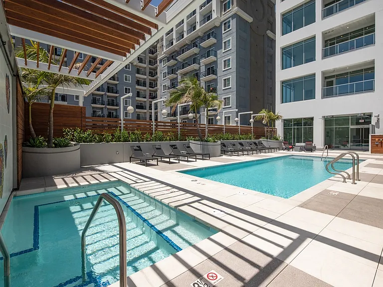 200 West Ocean Pool and Spa