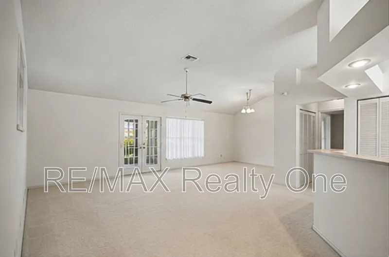 3 bed, 2.0 bath, 1542 sqft, $1,650 — Photo 2