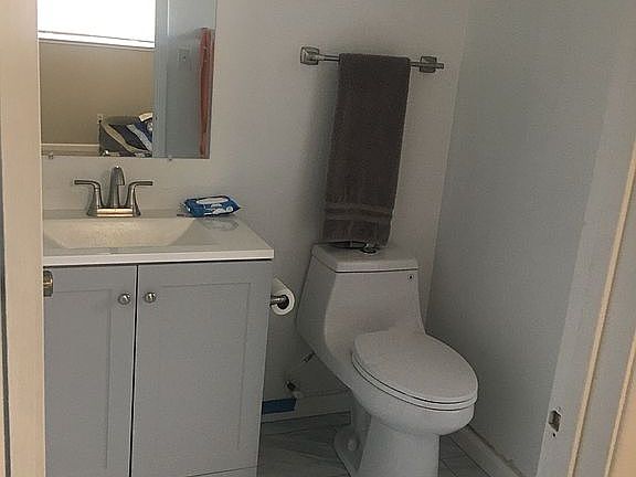 3rd image of 645 Parkwood Dr