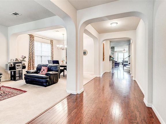 4th image of 1012 Texas Star Ct