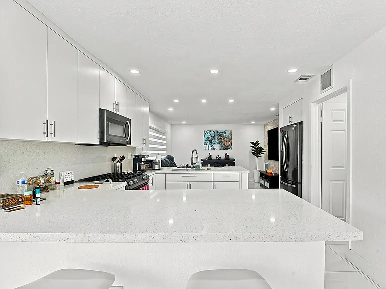 19242 NW 89th Ave — Photo 9