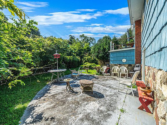 3rd image of 8 Dartmouth Road