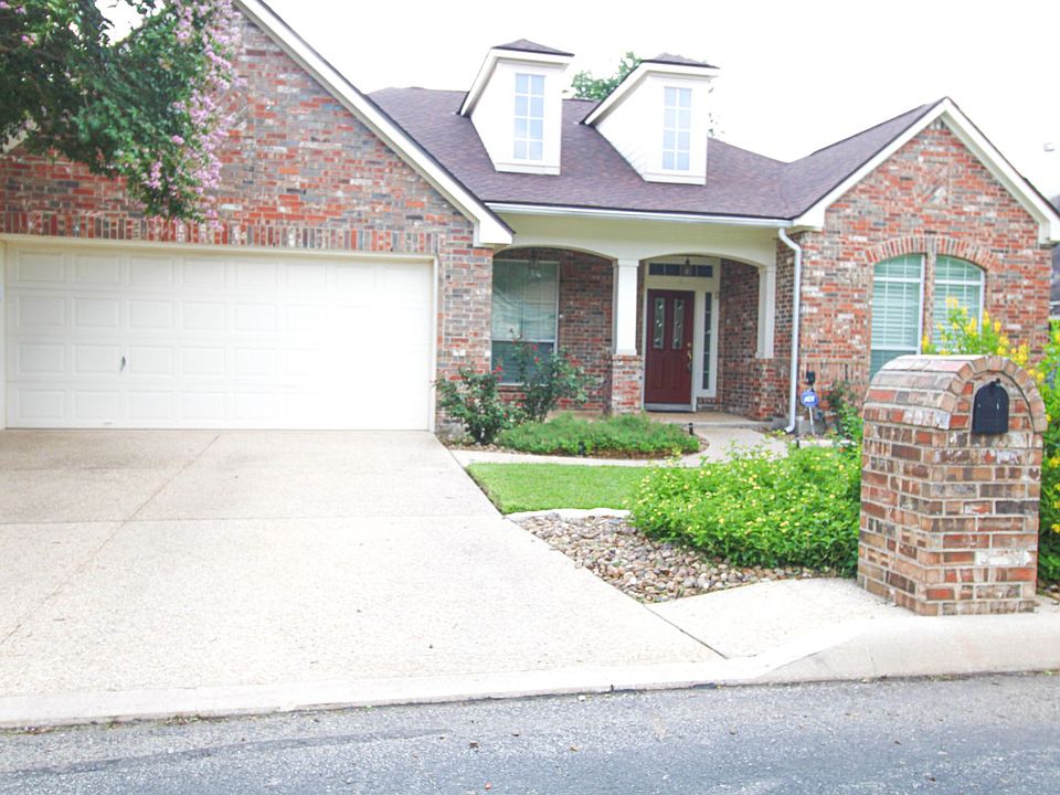 1st image of 121 Antler Cir